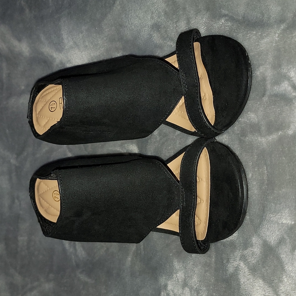 ❤️‍🔥👠❤️‍🔥 Rogue Assymetrical Black Slip On Heel Size: 7.5M👠❤️‍🔥👠